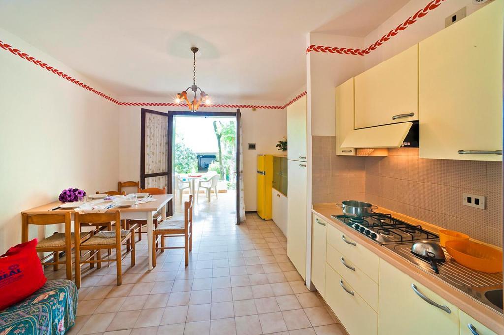 Residence Cinzia Pool Bibione Room photo